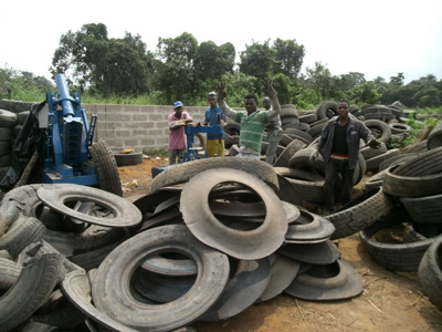 Nigeria customer bought waste tire recycling to oil machine