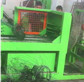 Tire steel wire pulling machine