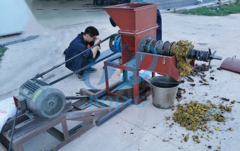 300-500kg small scale palm oil extraction machine running video